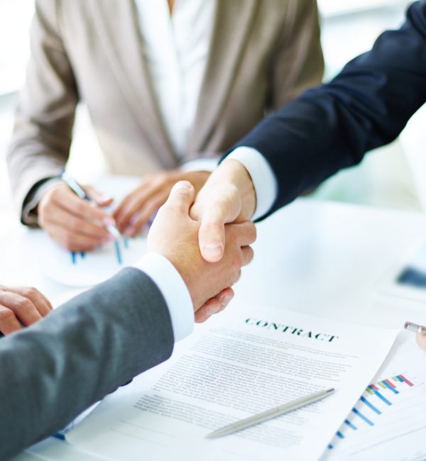 handshake-close-up-executives (1)